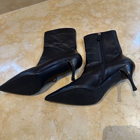 Gucci black leather side, zip ankle boot. Size 10. Brand new never been worn - Picture 10 of 10